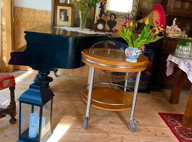 Luca בית הארחה